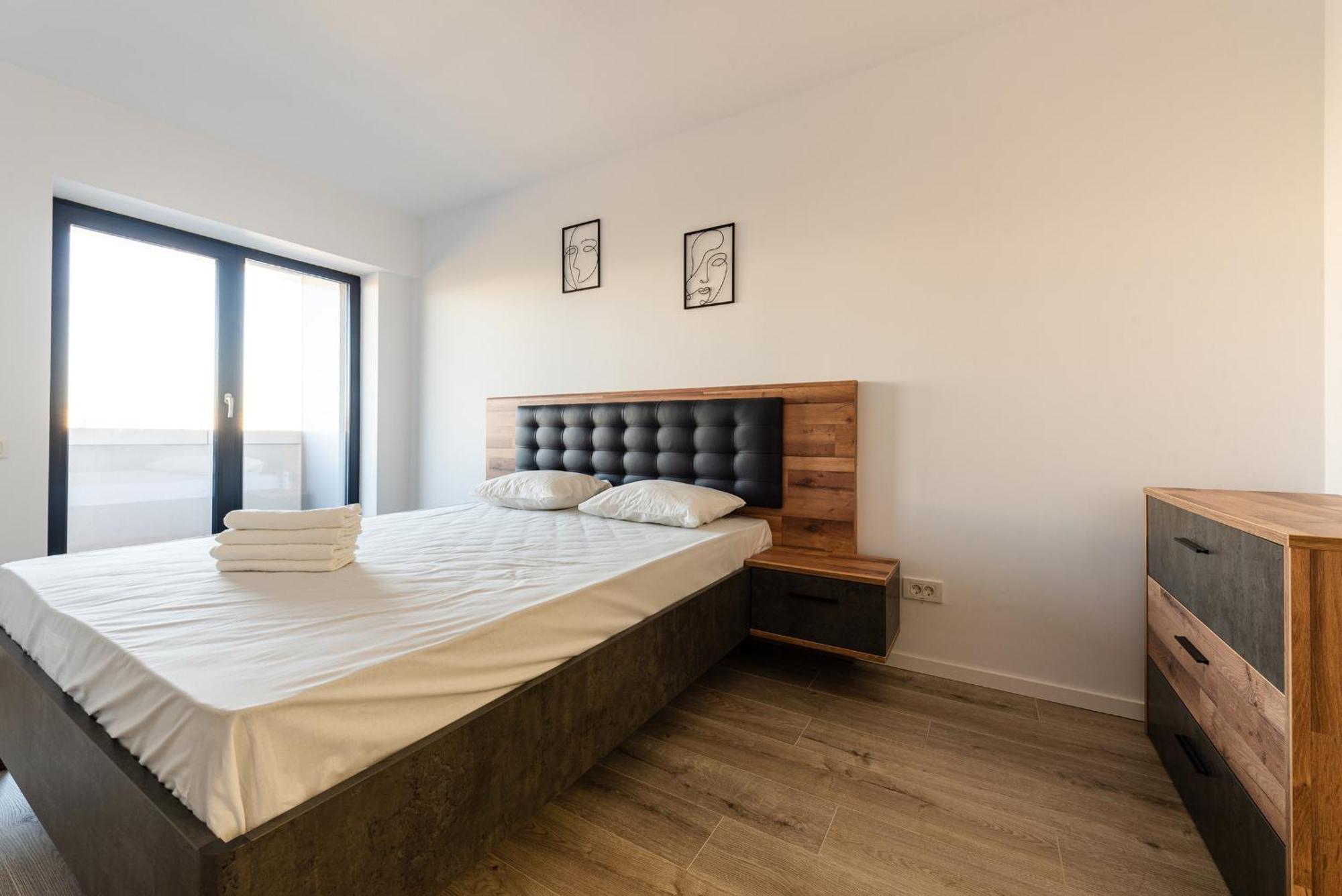 Vanda - Park-View Apartment With Private Balcony Bukarest Kültér fotó